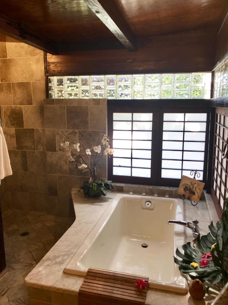 Hale Maluhia Country Inn Kailua-Kona Zewnętrze zdjęcie